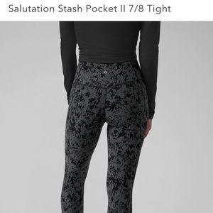 Athleta 7/8 salutation leggings size XS (can fit a small in Lulu sizing)